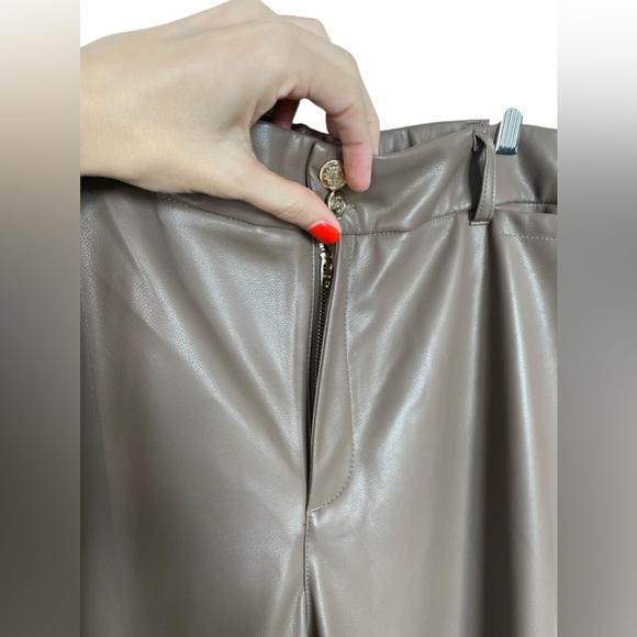 NWOT Chico’s Faux Leather Wide Leg Cropped Pants Tan Fall Fashion Size 3 (16) - Picture 5 of 11